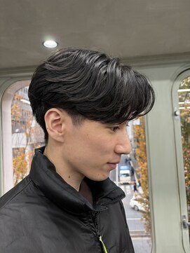 ニコ トウキョウ ロジック(nico TOKYO Logic) 刈り上げセンターパートテーパーフェードカットニュアンスパーマ