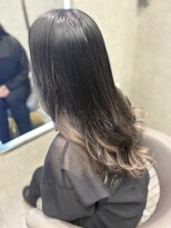 ニーナ ビューティーサロン(NINA Beauty Salon) さりげなくハイライトを!夏でも重くない暗髪ロング