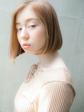 ルティア(Lutia) クリーミーベージュ ダブルカラー 切りっぱなしボブ