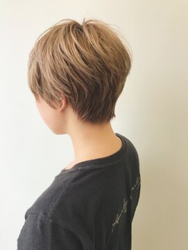 ビグディーサロン(BIGOUDI SALON) 襟足すっきり♪涼しげショート×ミルクティー[20代/30代/40代]