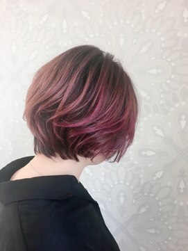 エメラ ヘア ドレッシー(EMERA hair Dressy) オシャレ感なマッシュショートはアクセントカラーで映える！！