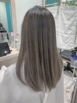 ヘアーメイクオズ(hair make O/S)&nbsp;担当 照井 ハイライトグラデーション/ ホワイトグレージュ
