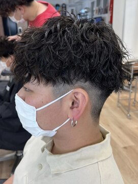 ウェイビーエフティフィフス 横浜西口(WAVEY ft.fifth) ツイストスパイラルパーマ波巻きスパイラルパーマツーブロック