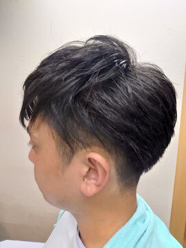 ヴェルデ シンバシ(VERDE SHINBASHI) 束感マッシュ ショート ツーブロック フェード ビジネススタイル