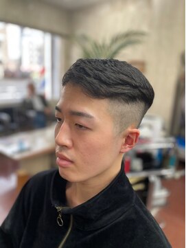 理容 鮎川 ハイフェードの個性派バーバースタイル