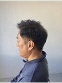 20代30代40代流行ツーブロックスーツ黒髪メンズニュアンスパーマ