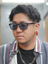 ノーエン(noen)&nbsp;センターパートスパイラルパーマツーブロック刈り上げメンズヘア