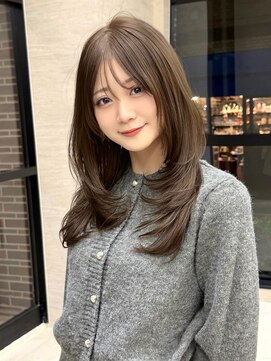 ヘーゼルベージュレイヤーカットワンカール顔まわりカット