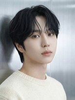 ノラキチジョウジ(NORA KICHIJOJI)&nbsp;黒髪毛流れセンターパートカルマパーマツーブロックワックスなし