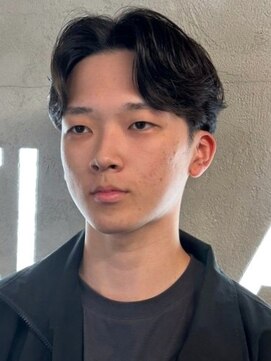 ステラ(STELLA) ニュアンスパーマ 韓国風 刈り上げセンターパート マッシュ 黒髪