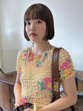 ヘアーアイストゥーレ(HAIR ICI TRE) ボブ オリーブベージュ 夏カラー ストレートパーマ ミニボブ