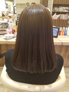 グランルッソ 岡山駅前(GRAN LUSSO) 艶々ナチュラルストレート×シルバーアッシュ