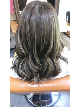 メルティエ(Mertie) はいらいと×ホワイトベージュ【ハイライト　錦糸町】