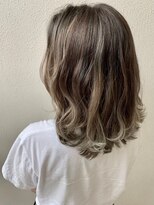 モルニ(MORNI)&nbsp;グレージュ_マロンベージュ Aラインボブ かきあげ