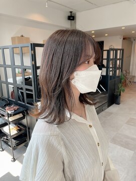 ディーエックス スリー(Dxxxx III) 外ハネミディヘア KAITO