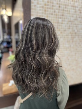 ハイパー(HYPER) ベージュ　コントラストハイライト　白髪ぼかし、脱白髪染め