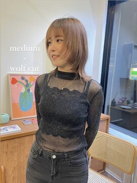 ヘアーアイスカルテット(HAIR ICI QUARTET) 大人可愛いミルクティーミニウルフ丸みショート