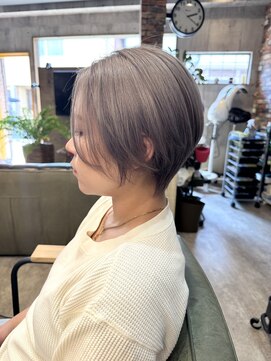 ルーナヘアー(LUNA hair) ダブルカラー ブリーチ ブリーチリタッチ ショート カット30代