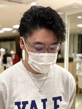 シャルムバイケンジ(Charm.by KENJE) メンズパーマ波巻きツイストスパイラル刈り上げセンターパート