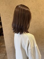 イロハ(iroh)&nbsp;イルミナカラー/外ハネスタイル/頭浸浴