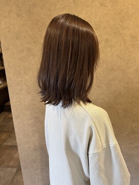 イロハ(iroh) イルミナカラー/外ハネスタイル/頭浸浴