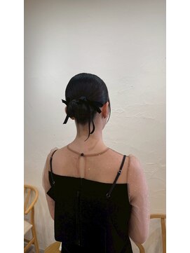 シフト(SHEEFT) ヘアセットお呼ばれ結婚式大人可愛いナチュラルまとめ髪