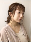 後れ毛がかわいい柔らかローポニー