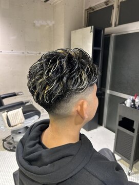 フランクスバーバーザスタンド(Frank’s barber the stand) MEN’S HAIR/波巻ツイストスパイラル/フェザーパーマ/飯田橋T