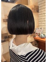 ヘアメイク フレンシア(hair make flencia)&nbsp;ぷるんと弾むような質感のワンレンボブ【108スタイル】
