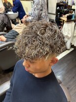 ヘアリゾート リビラ(Hair Resort Revilla)&nbsp;茶金ハイライト　スペインカール