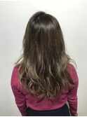 セミロンググラデーショングレージュミックス巻き髪スタイル♪