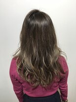 パティオンツー(PATIONN2)&nbsp;セミロンググラデーショングレージュミックス巻き髪スタイル♪
