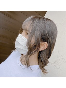 アンビ(ambi) ホワイトグレージュ