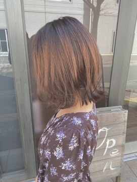 アバース(abirth) ミディアムレイヤースタイル　20代30代40代