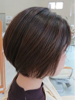 ミリ単位で調整する繊細なカット技術で扱いやすいヘアが長く続く◎朝のセットも楽々でストレスフリー！