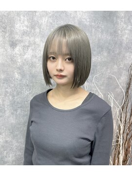 イコ(.ico) プラチナシルバー×ミニボブ