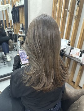 ビューティーガレージ カワゴエ(Beauty Garage Kawagoe) 極細ハイライトで白髪ぼかし