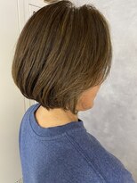 モク(mok)&nbsp;ショートボブ×白髪ぼかしハイライト