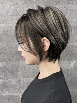 【白髪が出始めても大丈夫！】グレイヘア(白髪)だからこそ楽しめる大人のお洒落をSKNOWで◆