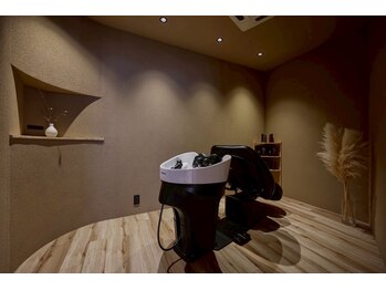 シキ(siki)の写真/ツヤ髪を育む[極上ヘッドスパ]SNSで話題のmarbb/頭浸浴とsetで至福のリラックスタイムを*