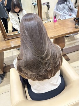 ザック ヴィ(ZACC  vie) レイヤーカット/セミロング/艶カラー/学割U24