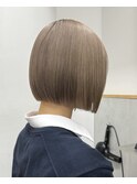 切りっぱなしボブミニボブぱつっとボブハイトーンカラー/新宿