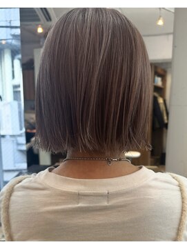 フゾンカウチ(fuzon kauti) 大人可愛い小顔ショートボブブリーチ束感質感２０代３０代４０代