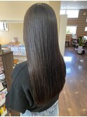 〈山本)雨や湿気に負けないストレートヘアー