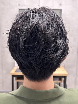 フイ 代々木(Hui) メンズ/アップバング/ツーブロックマッシュ/束感ショート波巻き