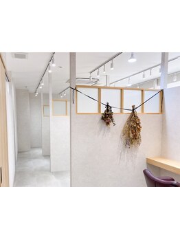 【千葉中央駅徒歩2分】半個室型のプライベート空間であなただけの贅沢で特別なサロンタイムをご提供[千葉]