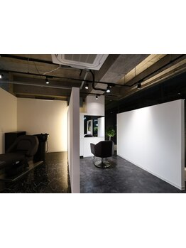 店内はBGMが流れる落ち着いた雰囲気、周りが気にならない貴方のプライベート空間☆