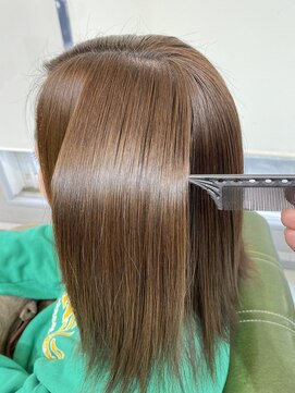 ヘアーアンドビューティーザ エフ(Hair Beauty the F) ~ 艶々オリーブベージュ ~