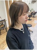 オリーブベージュカラー