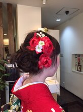 グルービーヘア(Groovy Hair) サイドにボリュームをもたせてゆるふわに